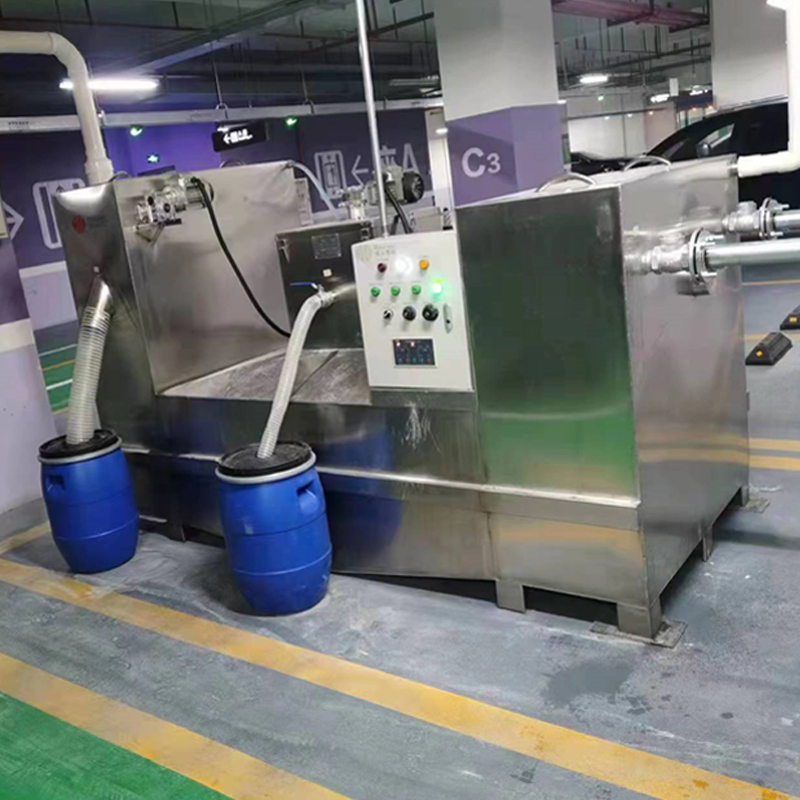 万象城安装现场 油水分离设备工程案例